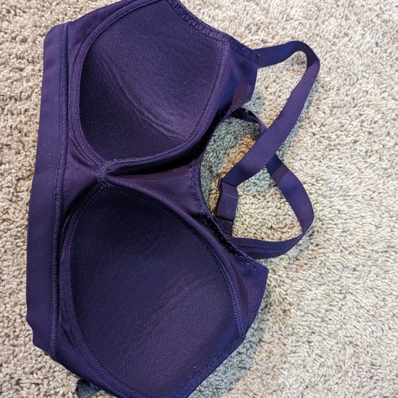 Victoria Secret Sports Bra 32D - Picture 2 of 4